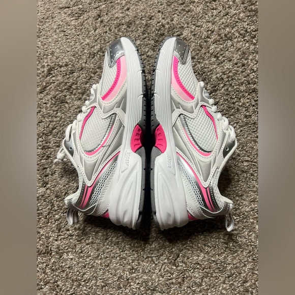 Bundle of 2 NWT and NWOT Woman’s Avia 5000 Sneakers Pink and Green - Picture 11 of 16